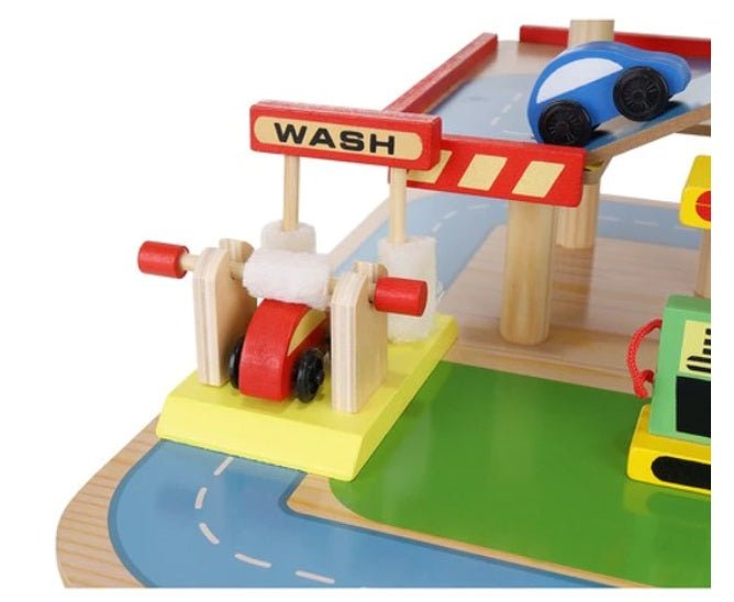 Medinis garažas su liftu KRUZZEL | Medinis lavinamasis žaislas – ekologiškas medinis žaislas iš ekozaislai.lt